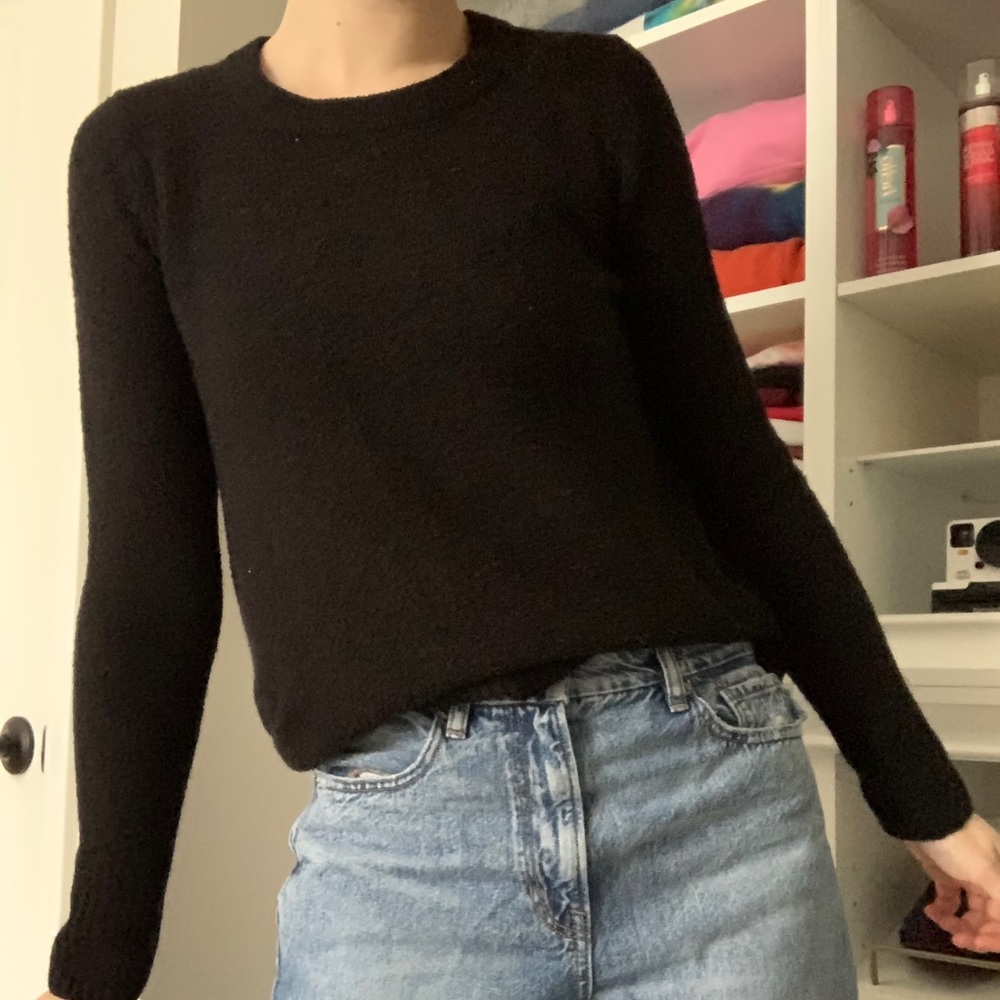 BLACK CREWNECK - Picture 2 of 5
